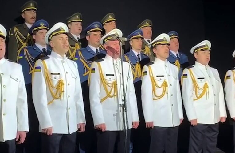 Військові виконали пісню “Воїни світла” на прем’єрі фільму “Черкаси”
