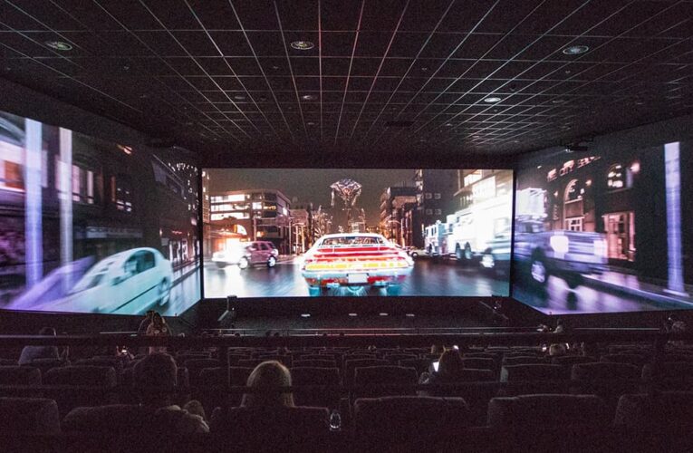 Multiplex открыл первый в Киеве кинотеатр с технологией ScreenX (фотообзор)