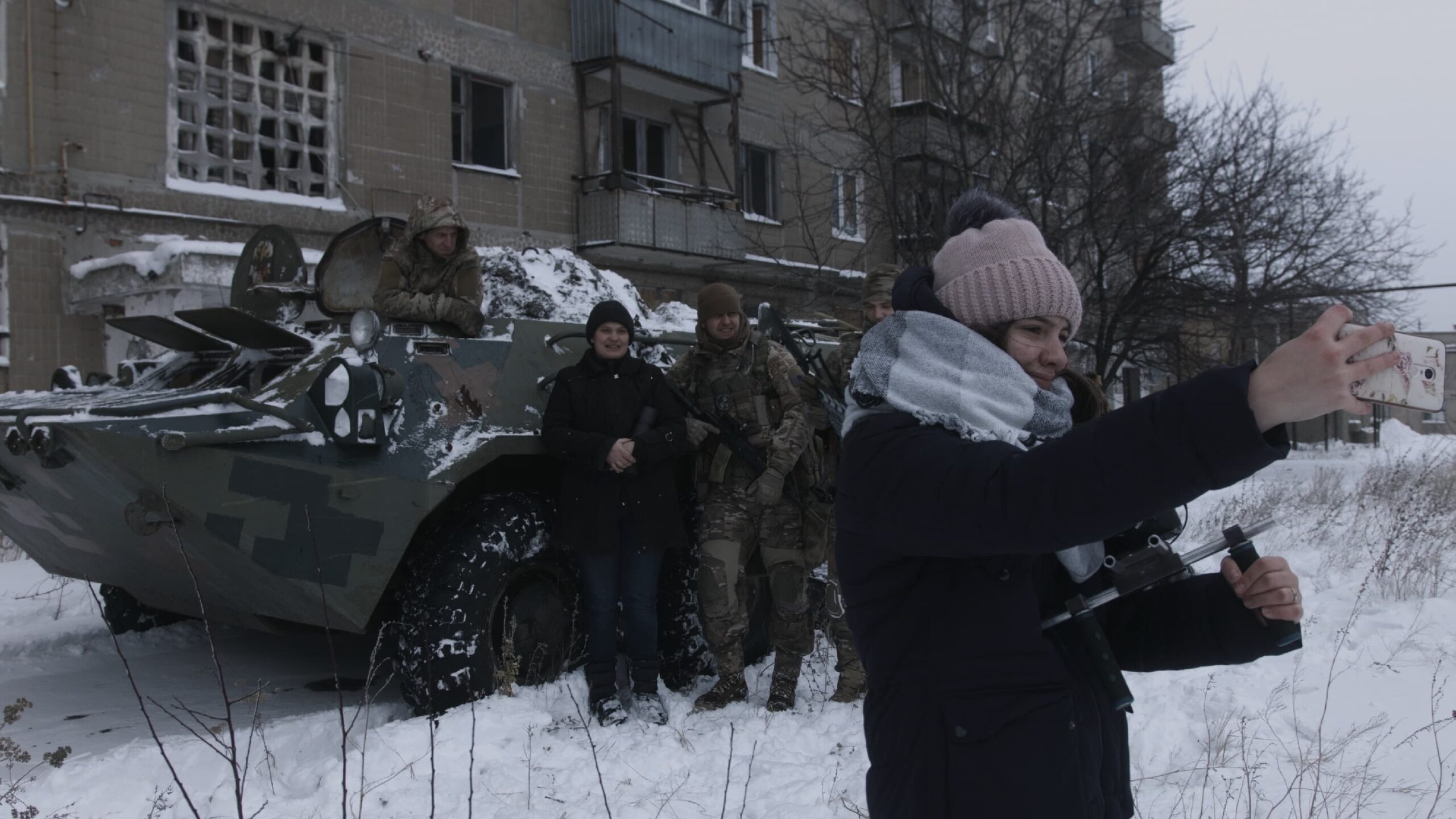 фільм Земля блакитна ніби апельсин
