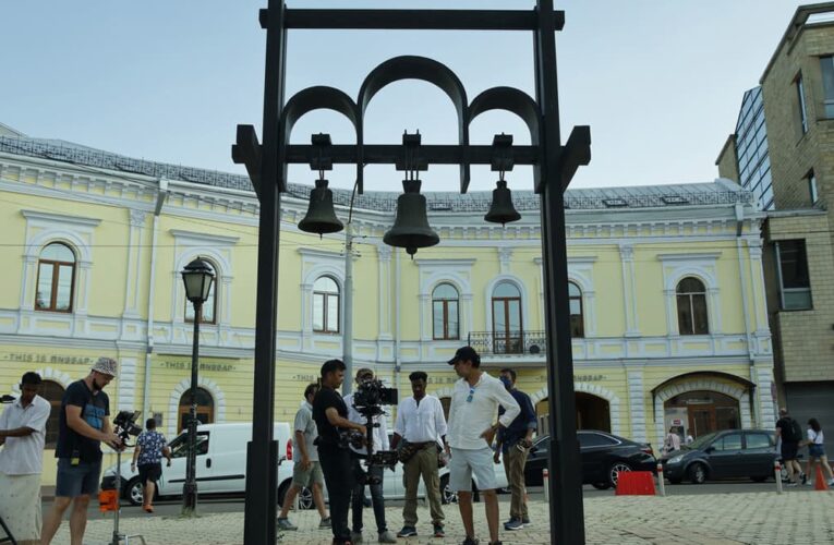 Погони, взрывы и вертолеты в небе: в Киеве сняли индийский сериал для Disney+ Hotstar