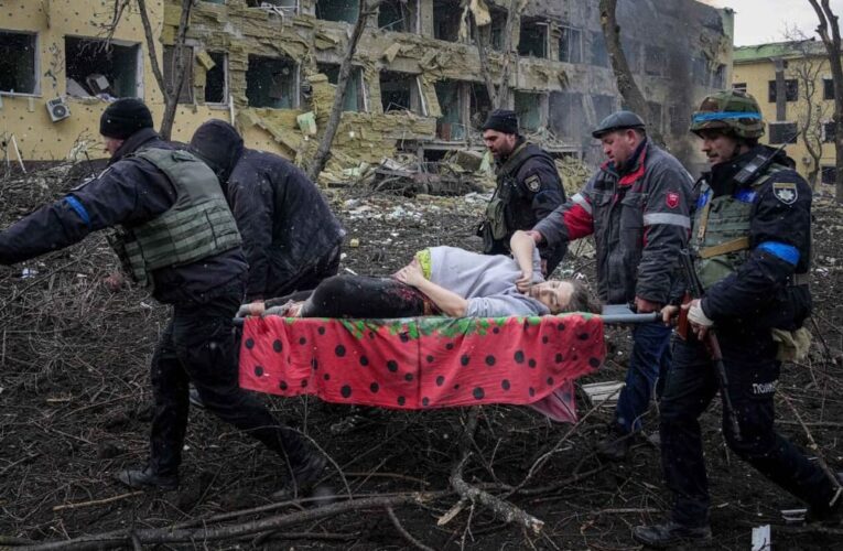 «Трансляція з пекла на землі»: фільм «20 днів у Маріуполі» увійшов у топ найкращих фільмів року за версіями Indiewire та The Guardian