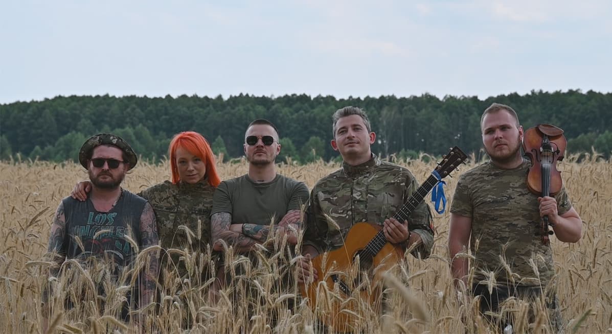 Озброєні піснею онлайн