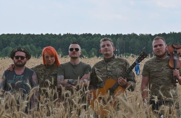 Документальный фильм «Вооруженные песней» выходит на украинских стримингах