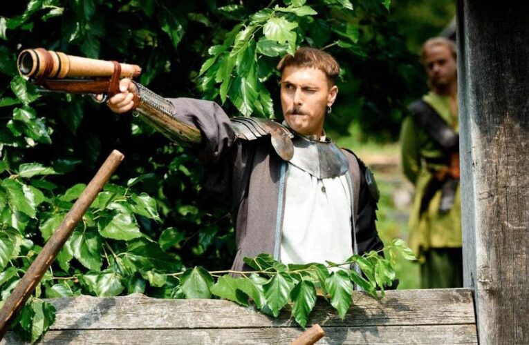 Бонд и Шерлок с украинским сердцем и чувством юмора: завершились съемки приключенческого сериала «Выговский»