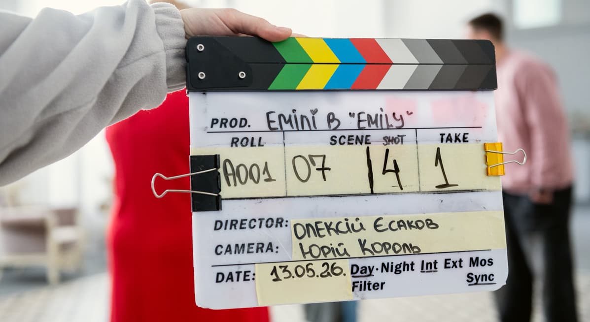 начались съемки романтической комедии «Эмили в Emily»