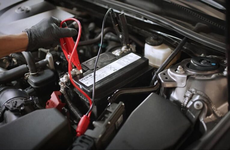 Не дай машине «заснуть» в неподходящий момент: как проверить состояние батареи перед дальней поездкой