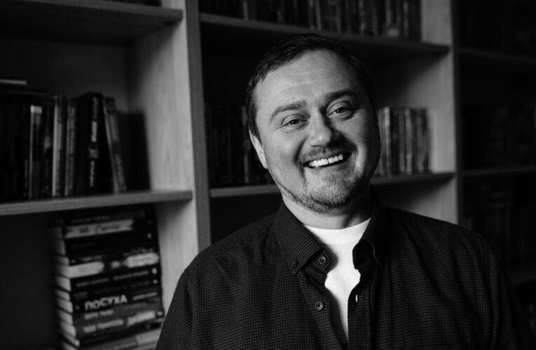 «Реальні злочинці проти честі міста»: Андрій Кокотюха — про новий ретро-детектив «Місто з химерами: Справа Бейліса» та перетворення резонансної історії 1911 року на судовий трилер